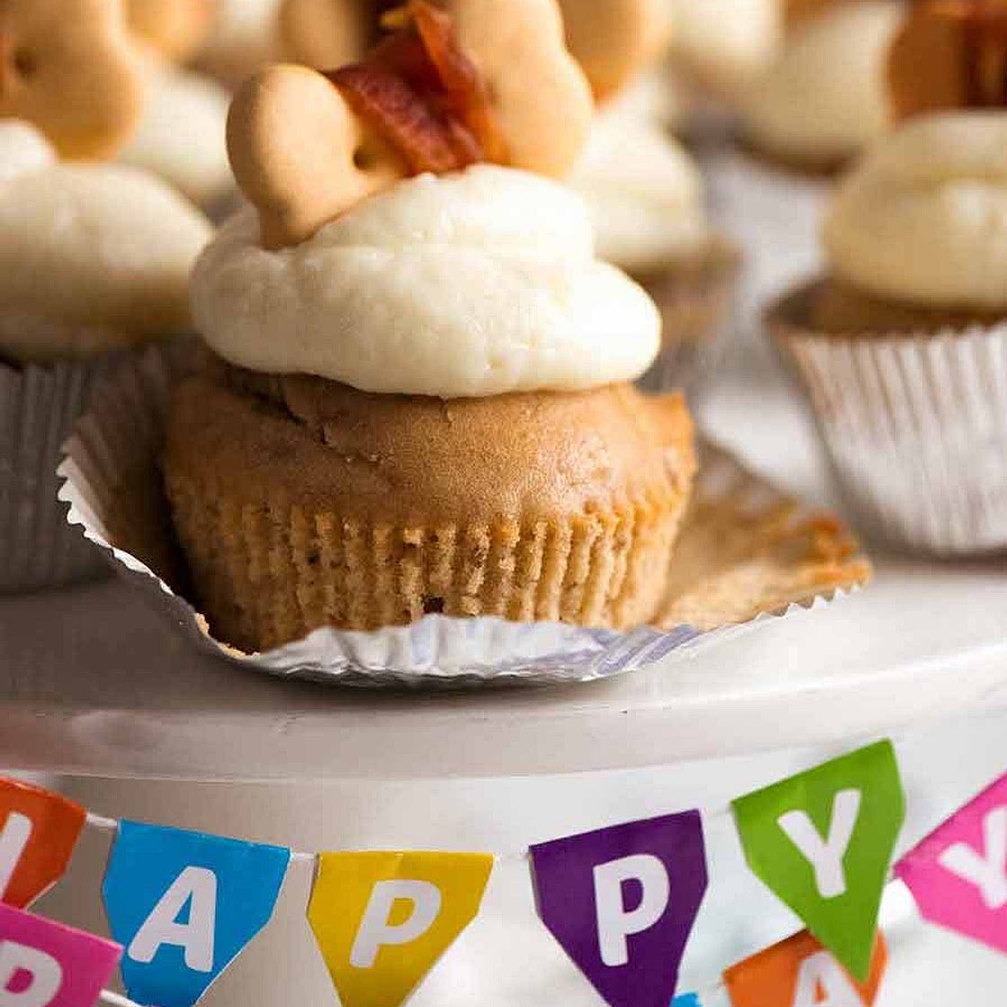 Pupcakes! (dog cupcakes with "frosting")