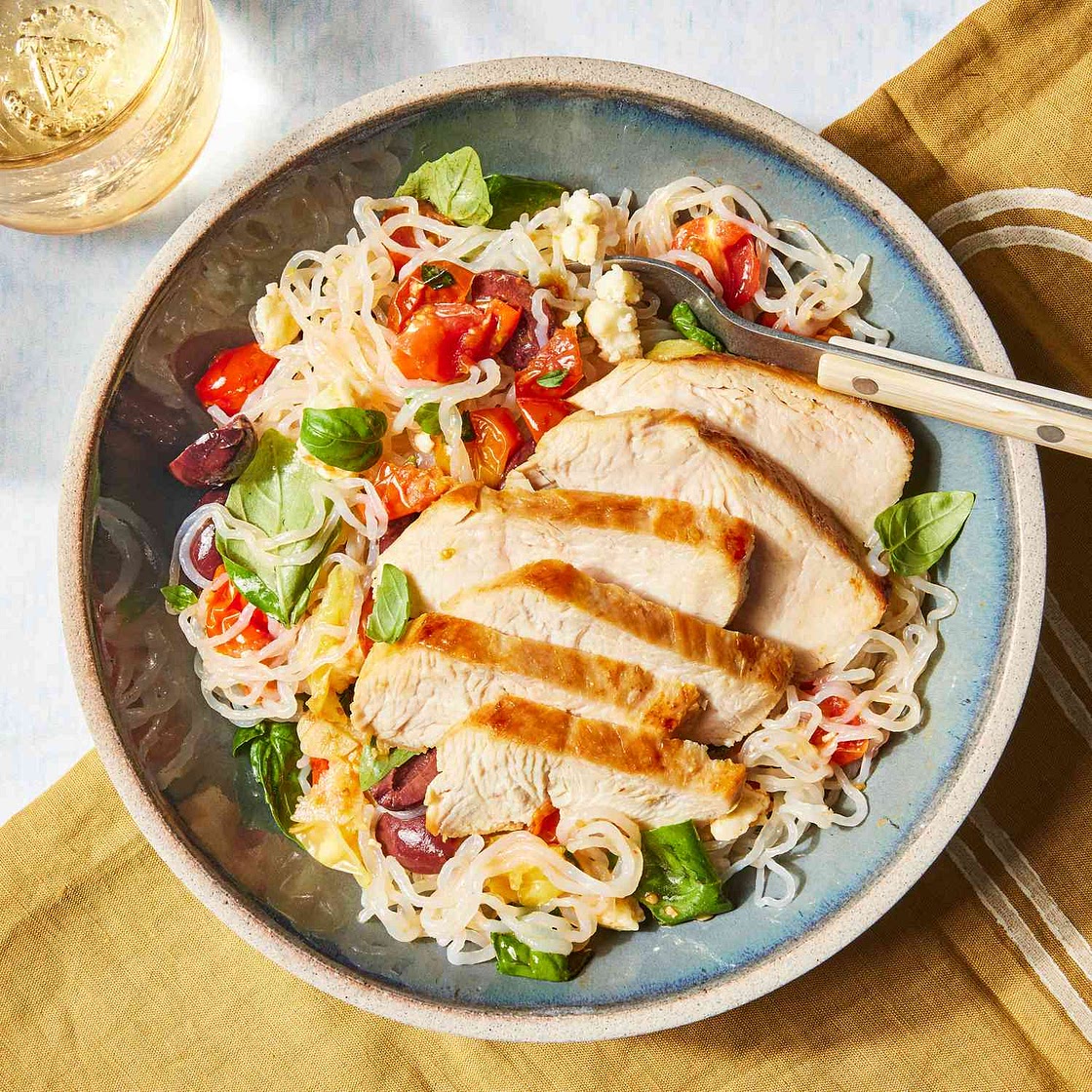 Shirataki Noodles with Chicken, Feta & Tomato