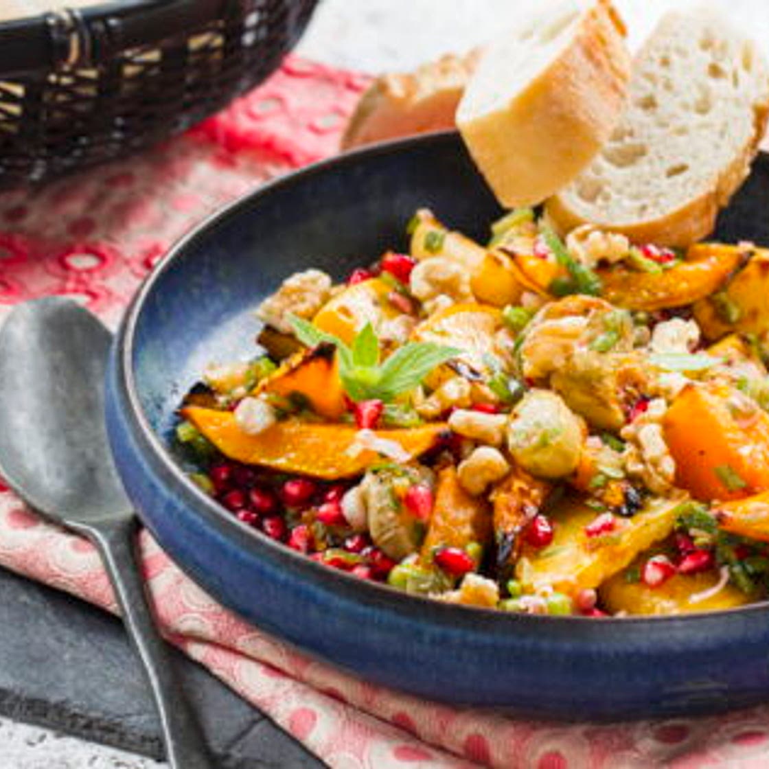 Légumes d'hiver marinés à la grenade et à l'orange