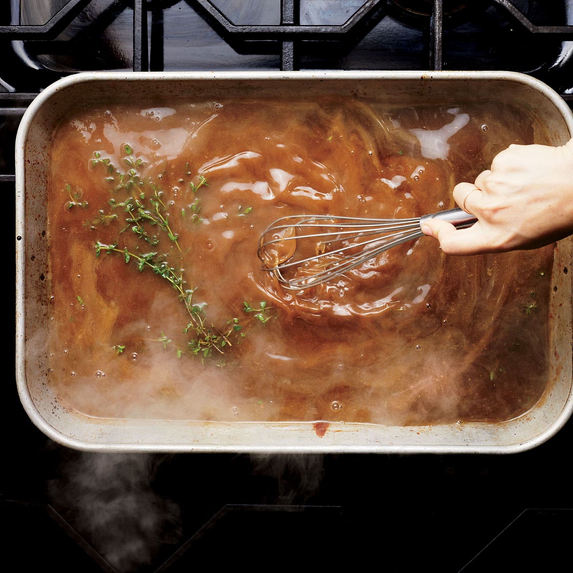 Classic Turkey Gravy with Thyme