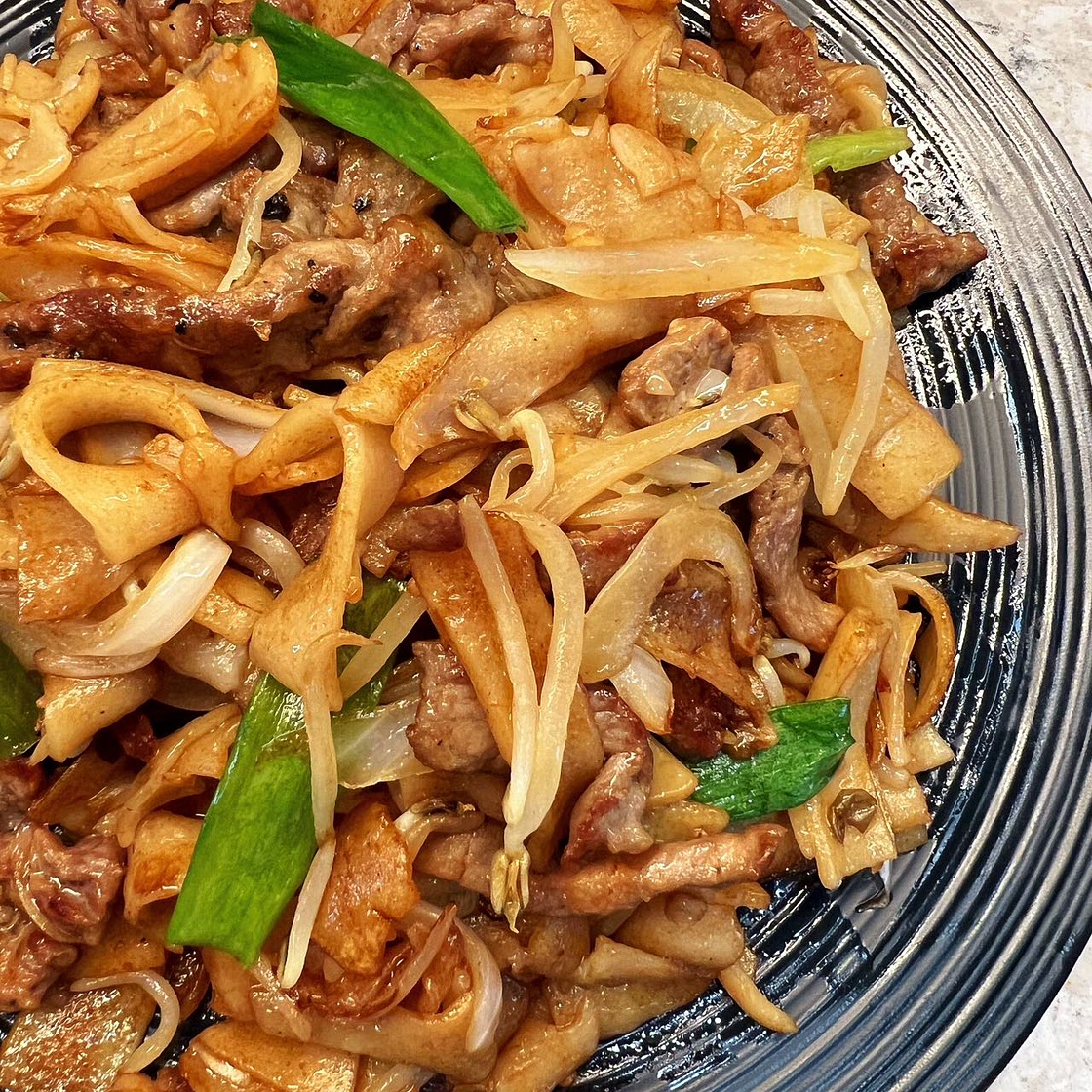 Beef Chow Fun (Stir-fried Rice Noodles)