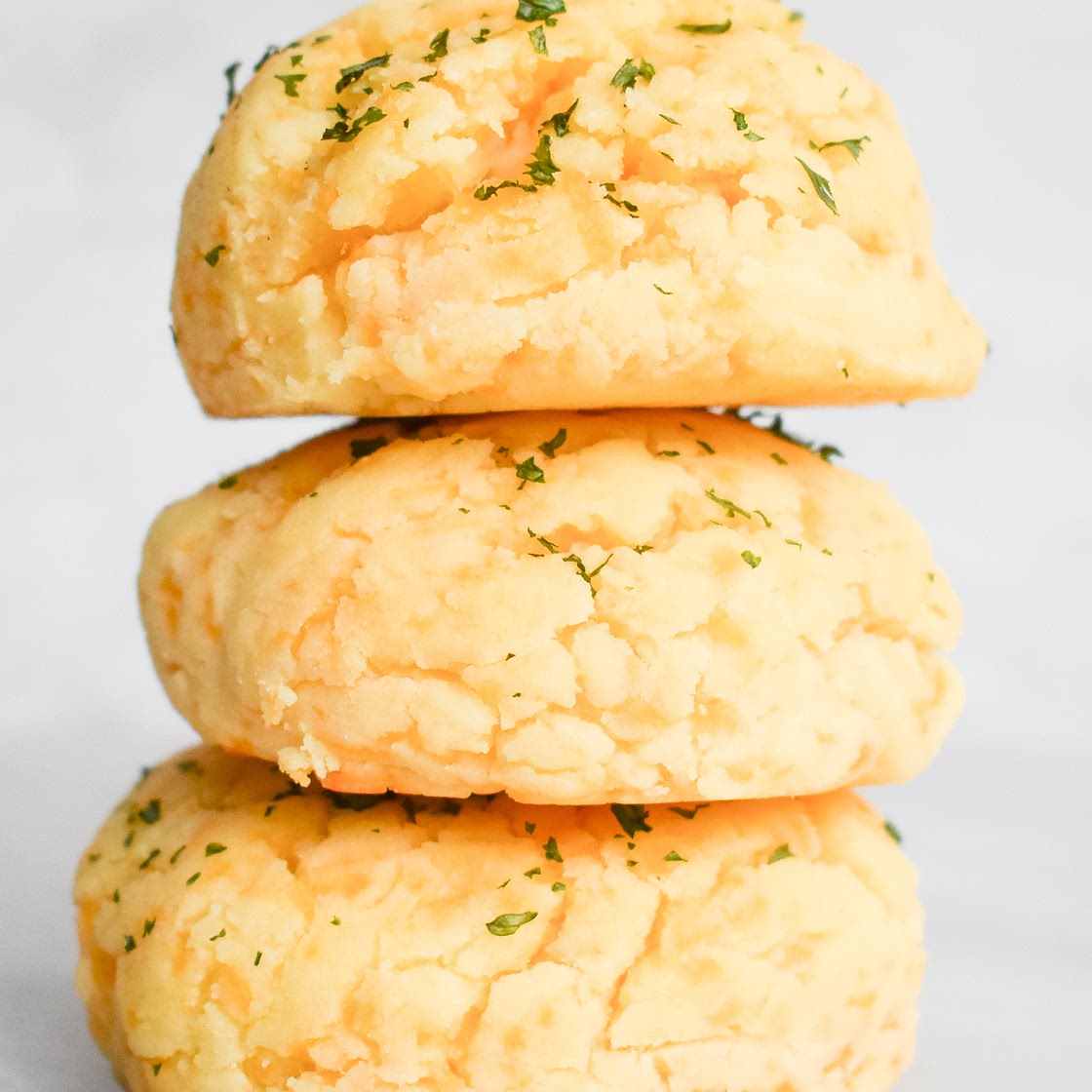 Low-FODMAP 'Copycat' Red Lobster Cheddar Bay Biscuits; Gluten-free