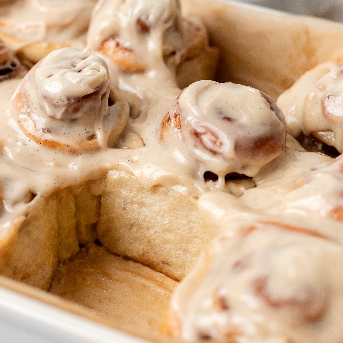 Soft & Fluffy Easy Vegan Cinnamon Rolls (Overnight Option)