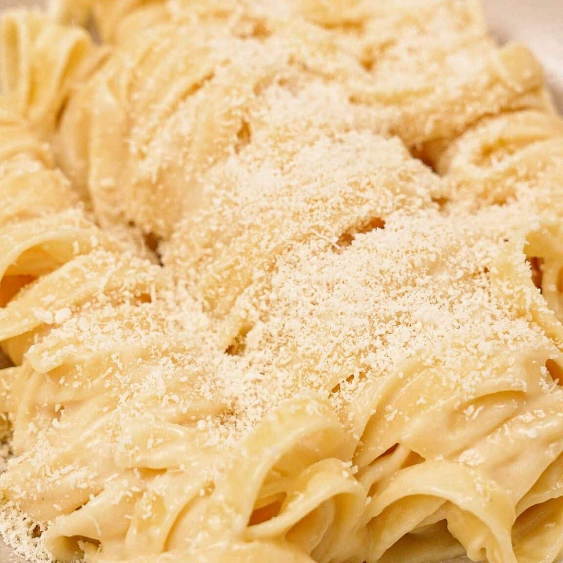 Authentic 4-Ingredient Fettuccine Alfredo (NO CREAM!)