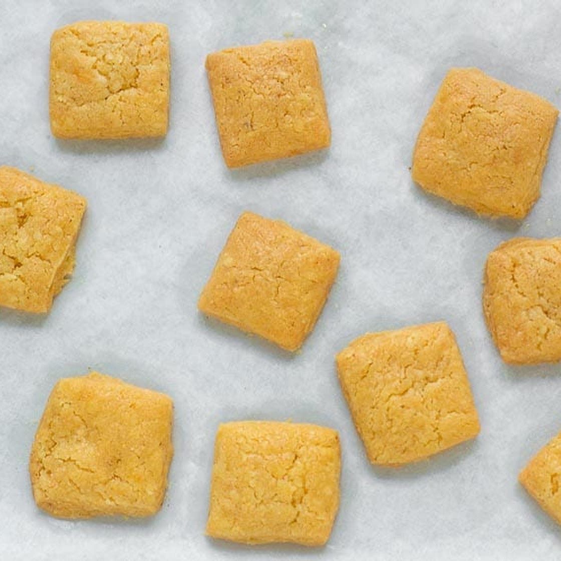 Low FODMAP Cheddar Cheese Crackers
