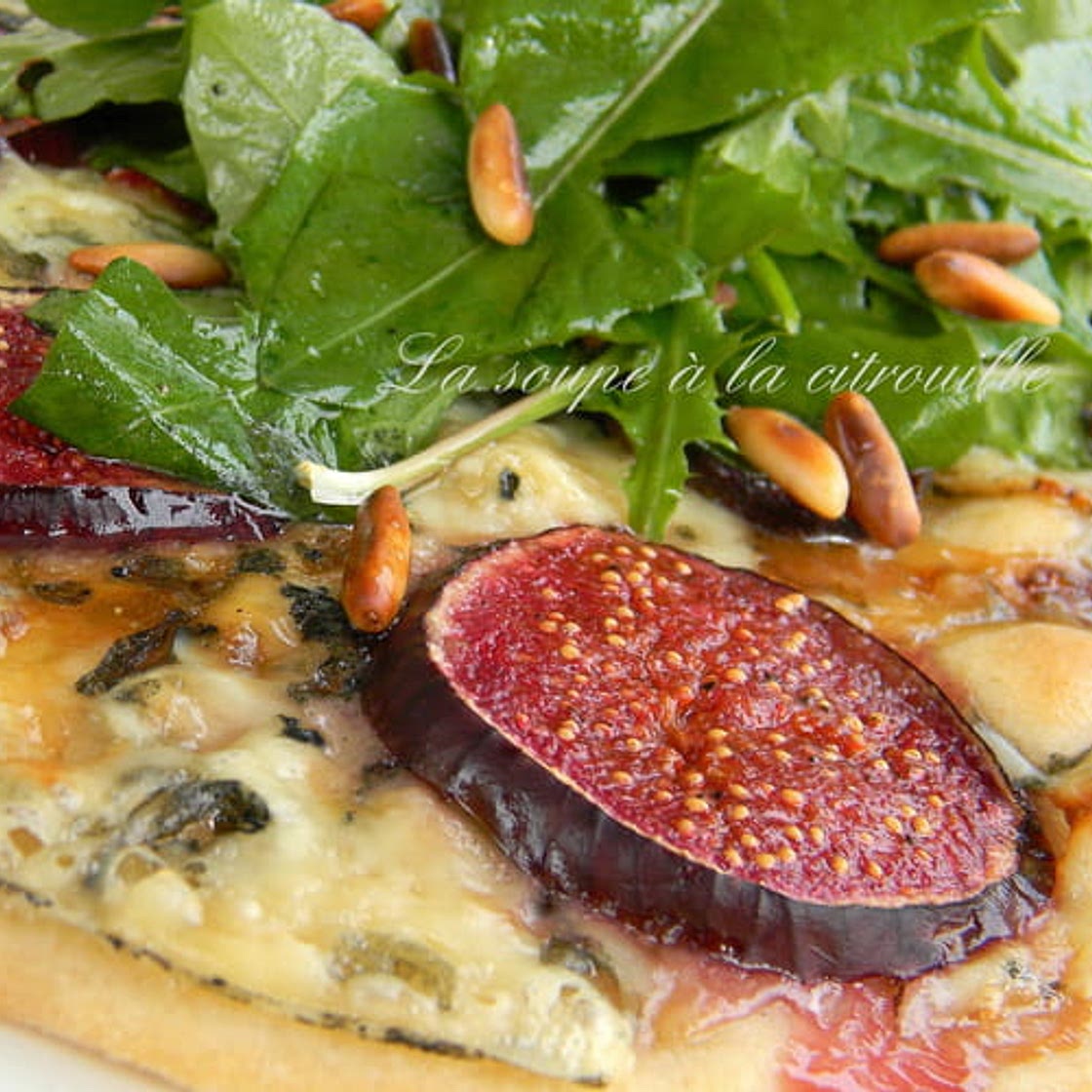 Pizza aux figues et à la fourme d'ambert