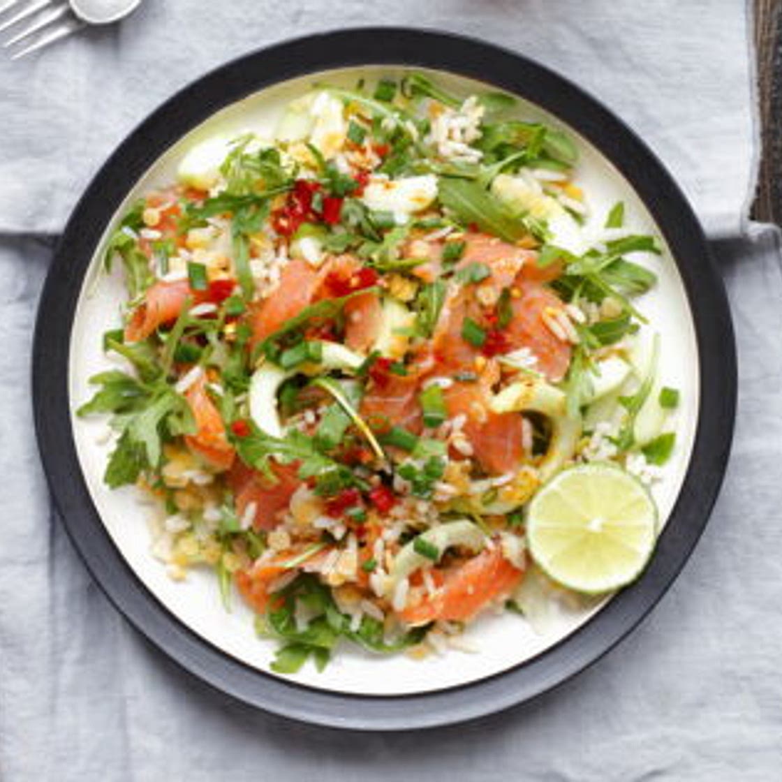 Salade de saumon fumé au riz et lentilles corail