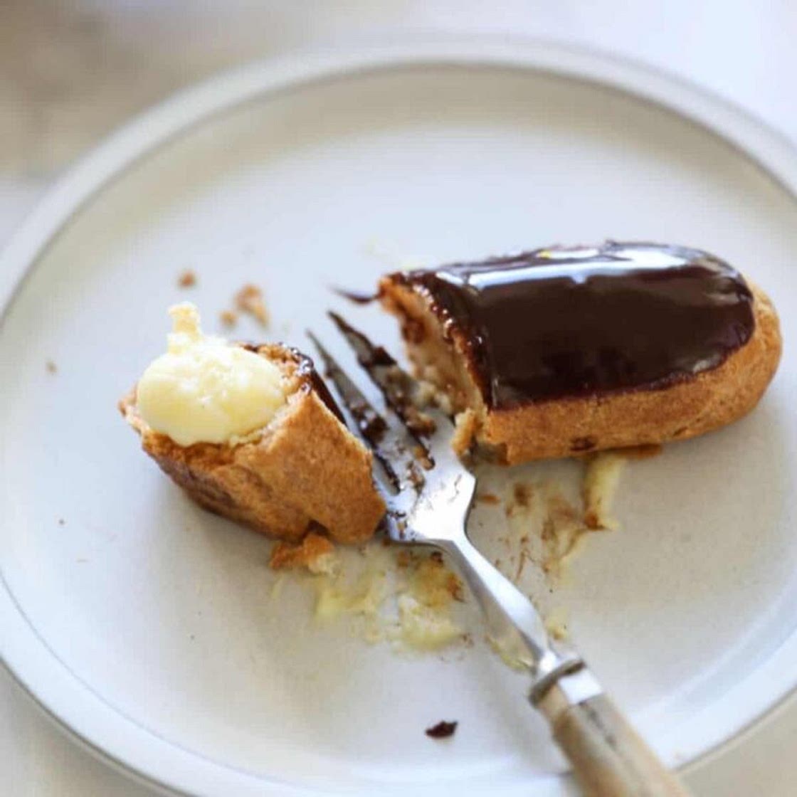Easy Chocolate Eclair Recipe