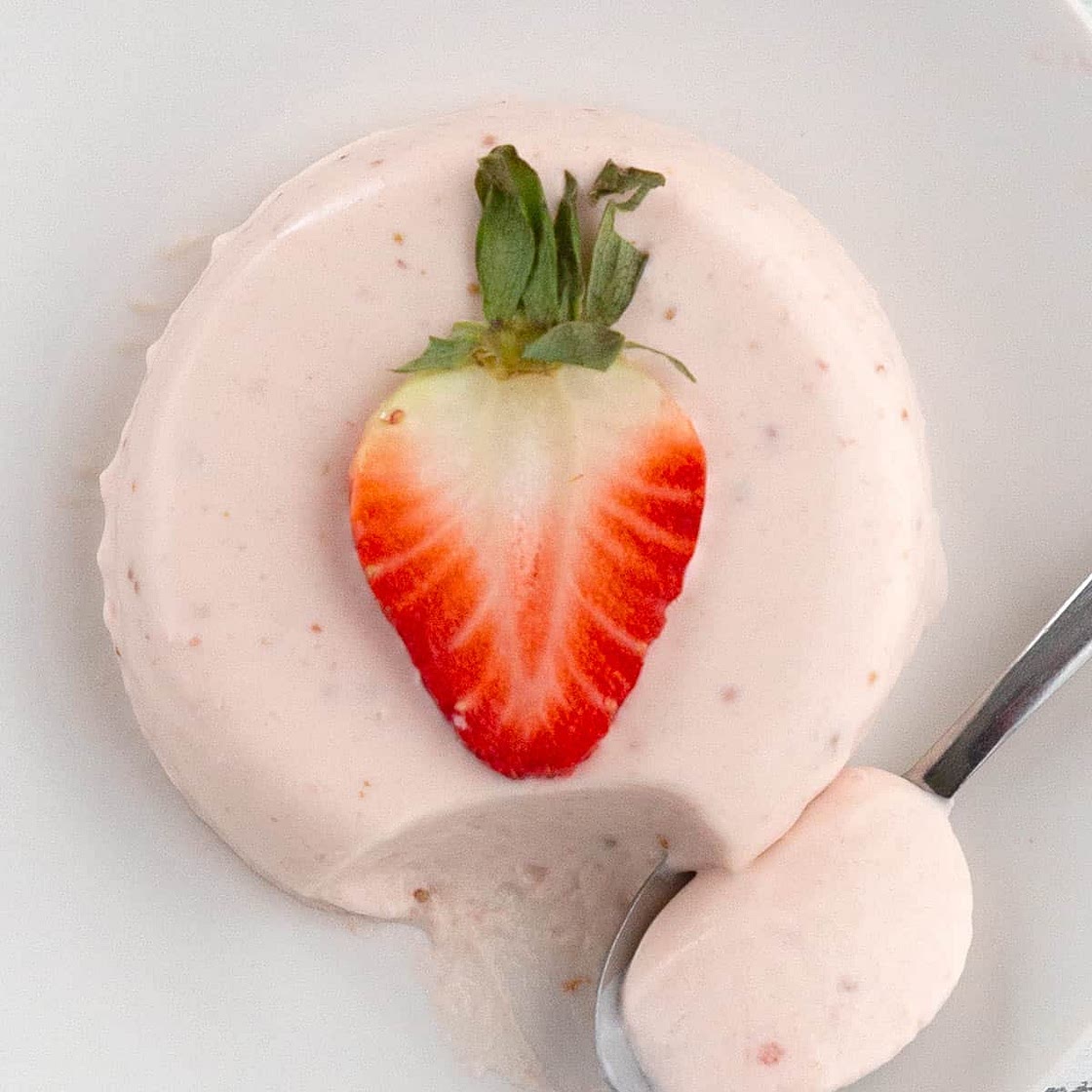 Keto Strawberry Panna Cotta Recipe