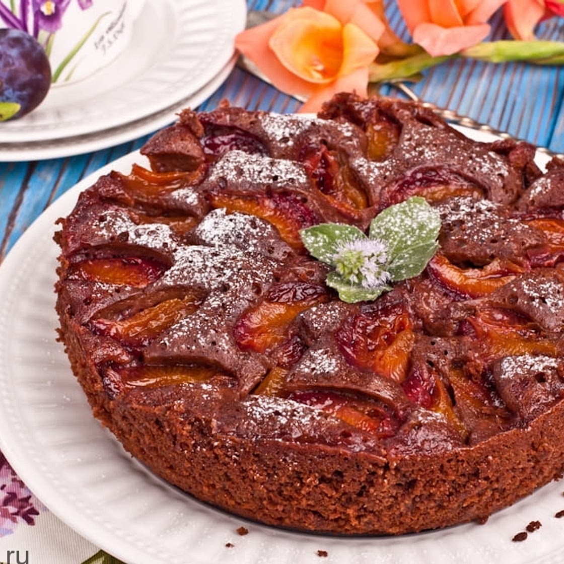 Сливовый пирог в мультиварке