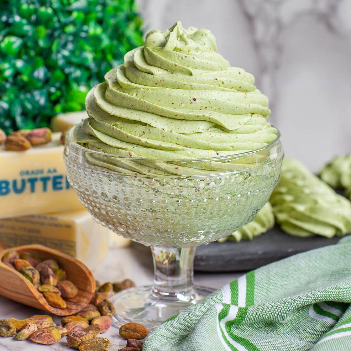 How to Make Pistachio Buttercream Frosting (video)