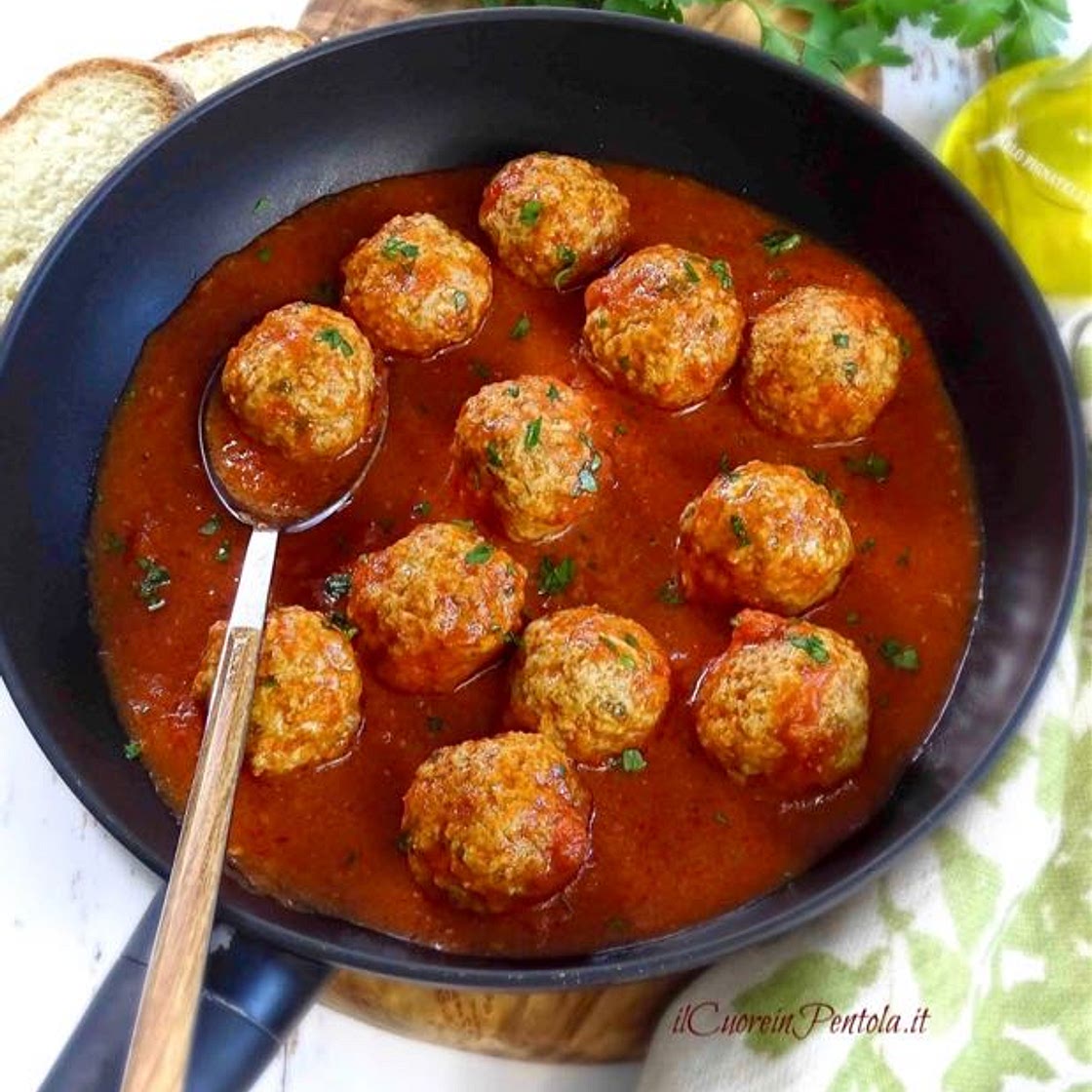 Polpette al sugo (Morbide e Saporite): Ricetta e Consigli passo passo