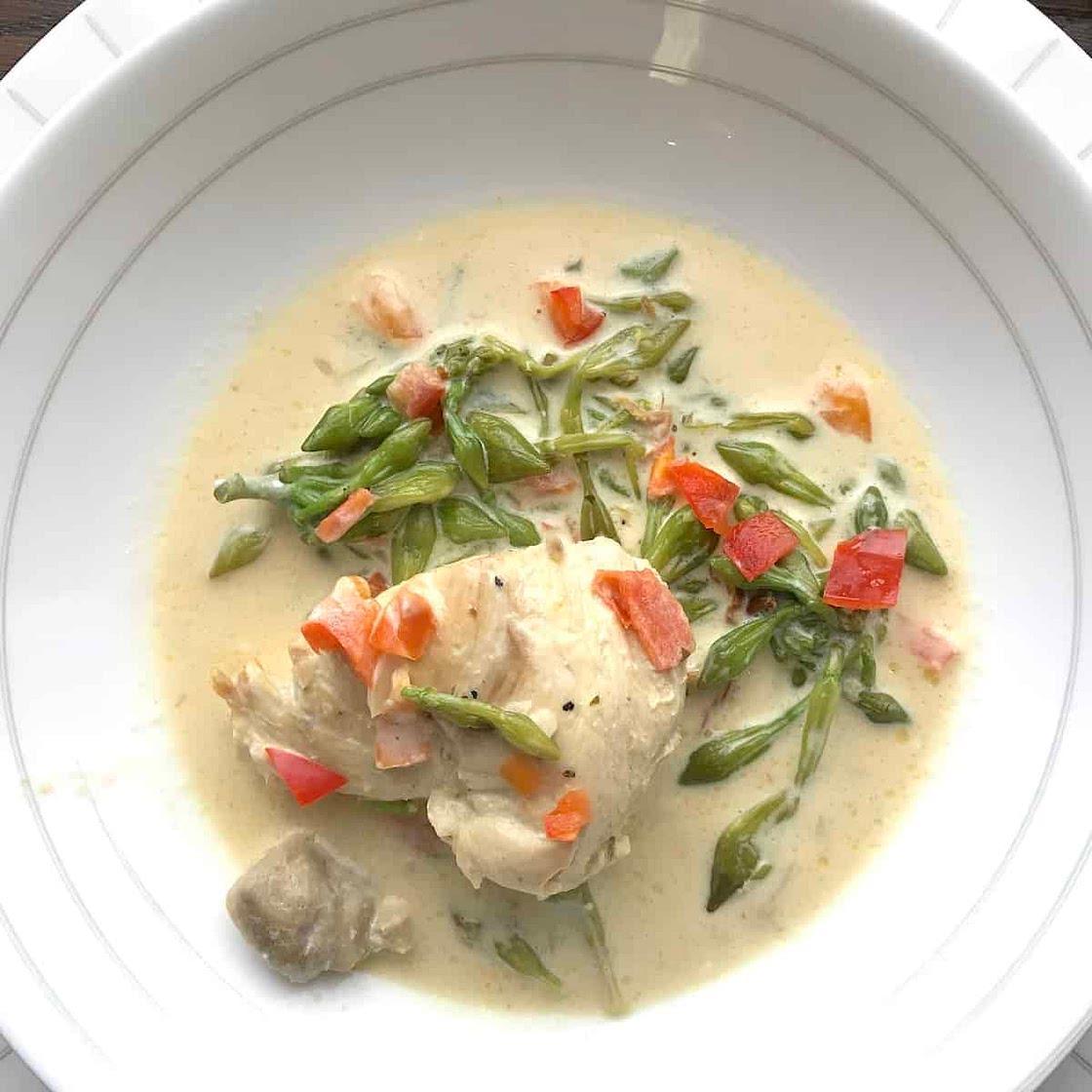 Pollo en Crema y Loroco - Chicken with Loroco in Cream Sauce