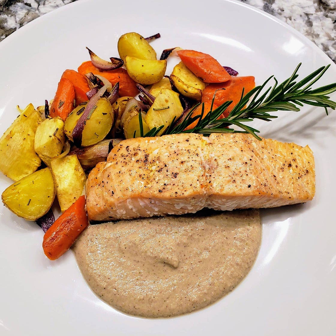 Salmon with creamy pecan sauce