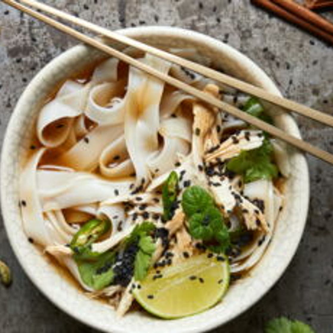 Soupe phô vietnamienne au poulet