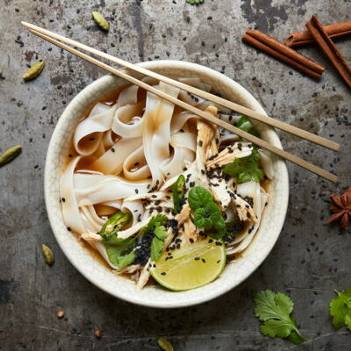 Soupe phô vietnamienne au poulet