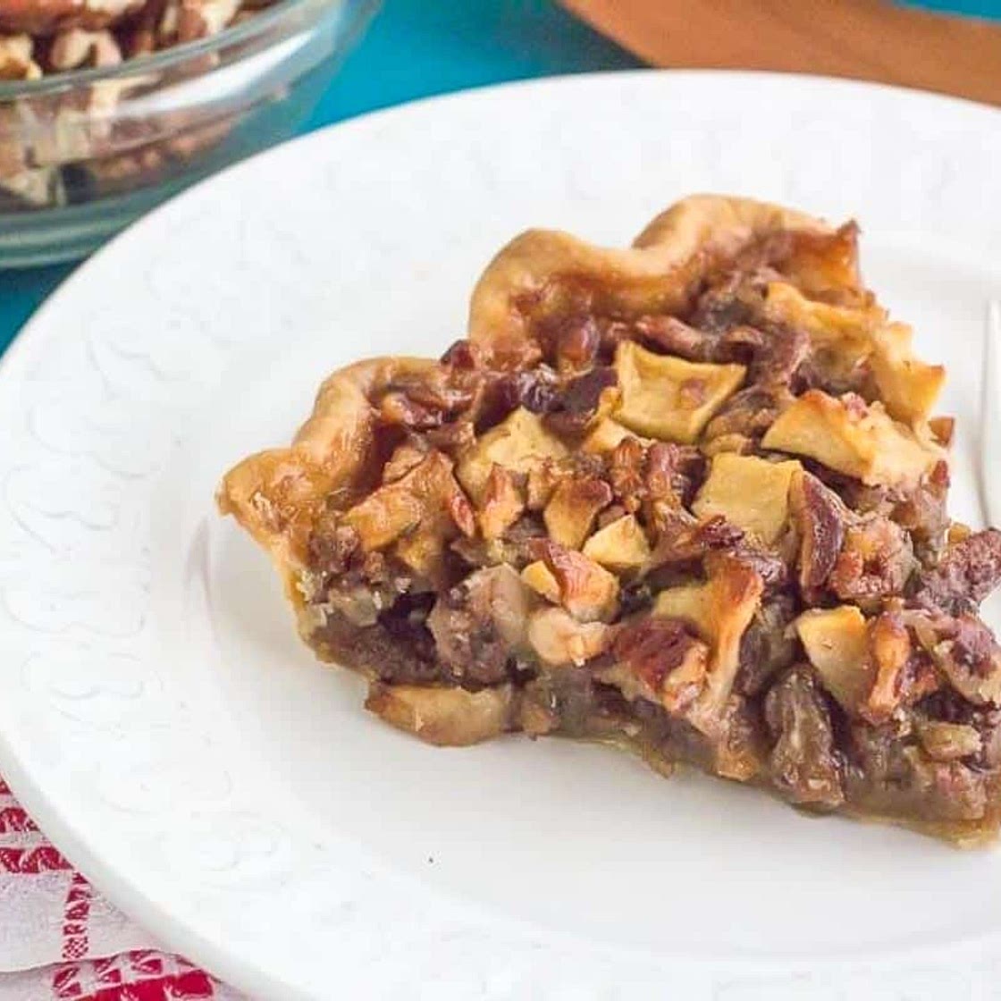 Low FODMAP Salted Caramel Apple Pecan Pie