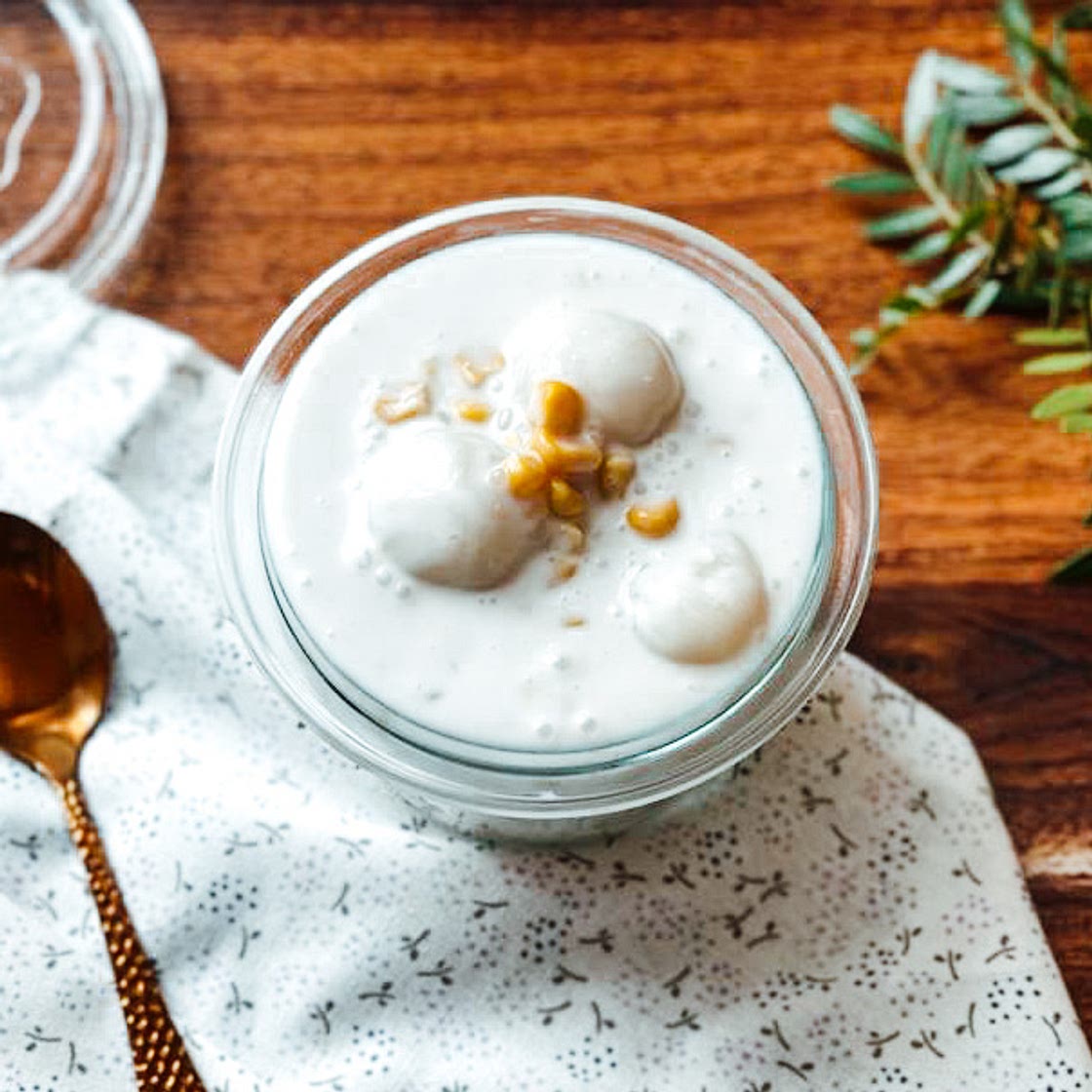 Sticky rice balls in coconut milk