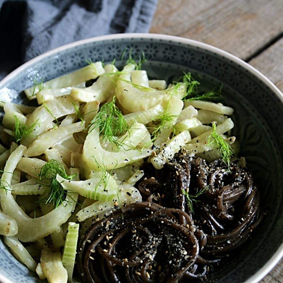 Soba-Nudeln mit Fenchel und Gomasio