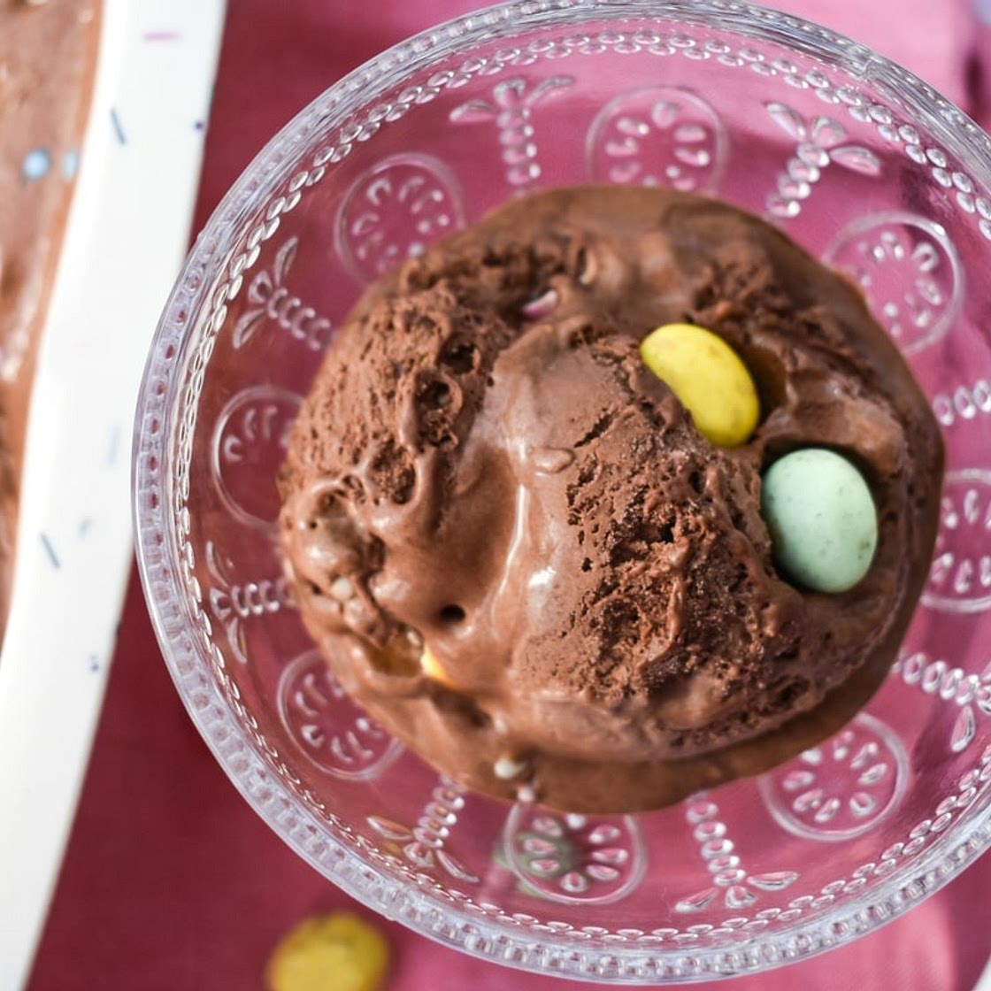 Vegan Mini Egg Ice Cream for Easter - No Churn