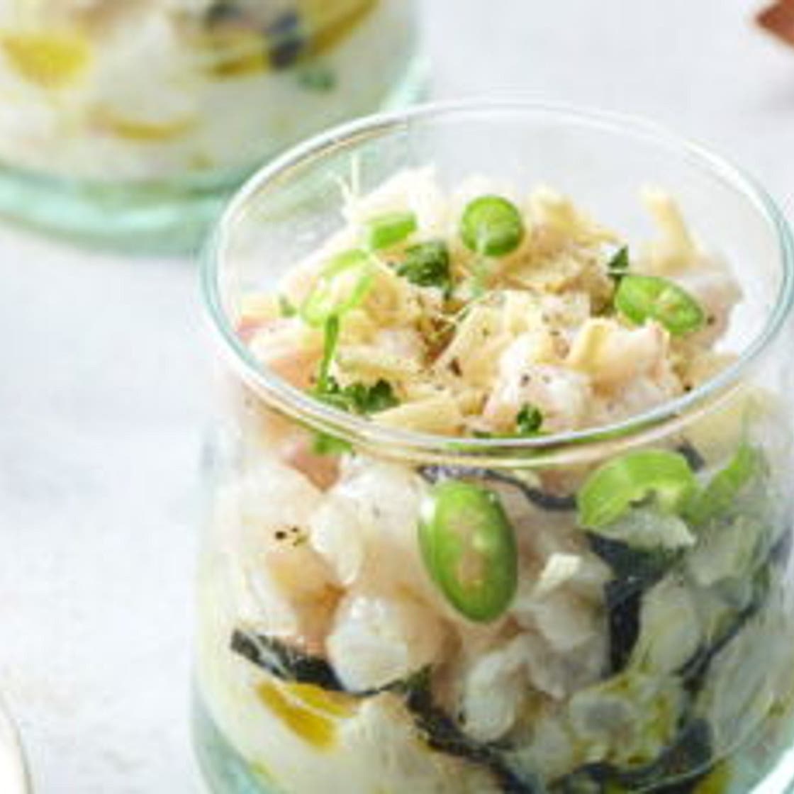 Chips de galette de blé noir et tartare de poisson aux algues