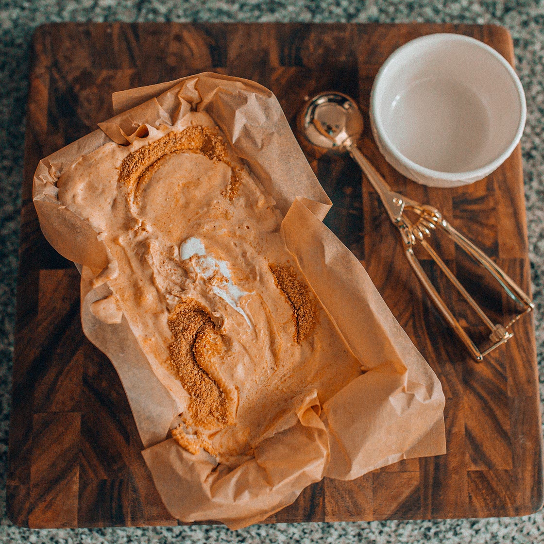 HOMEMADE PUMPKIN PIE ICE CREAM