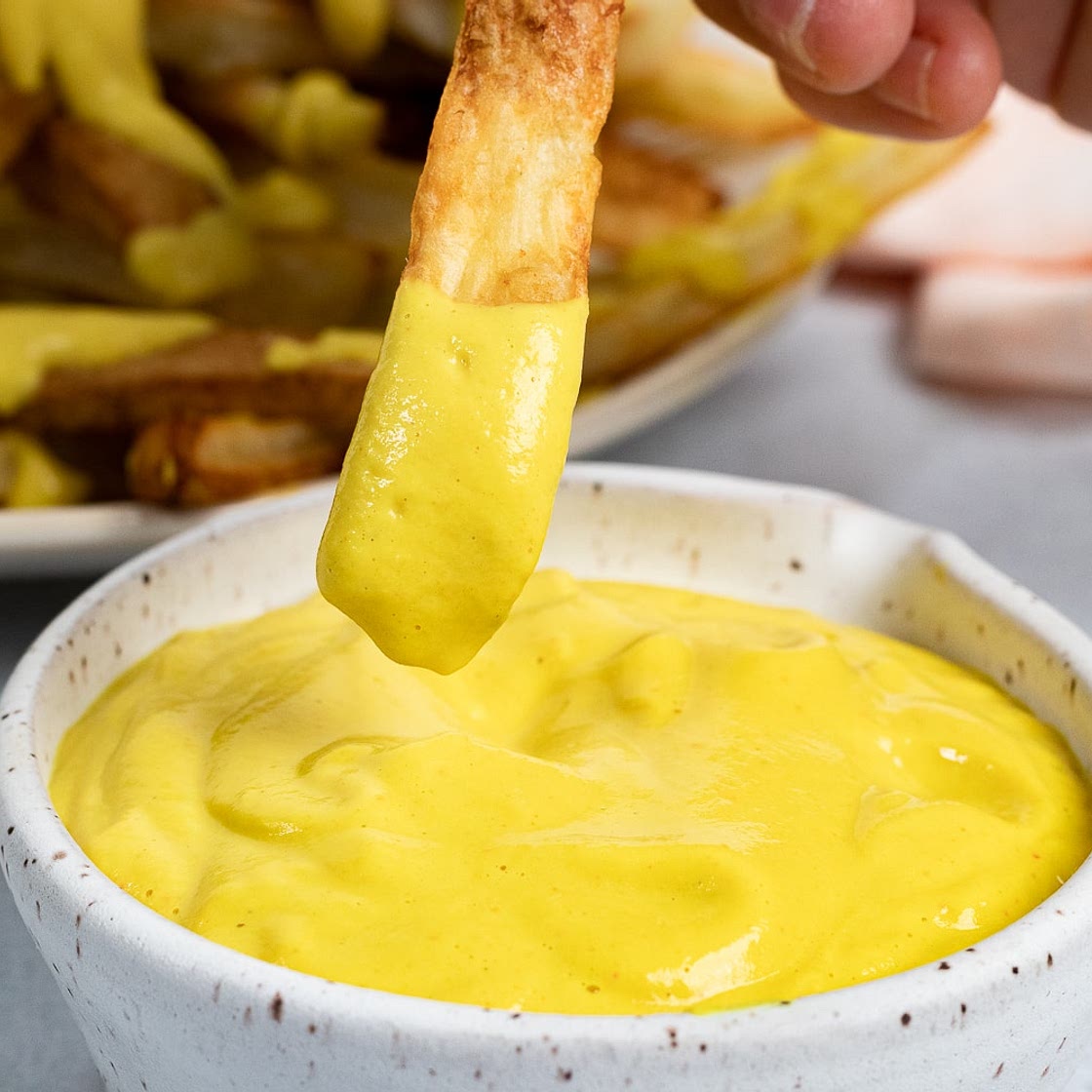 Vegan Cauliflower Cheese Sauce with Fries