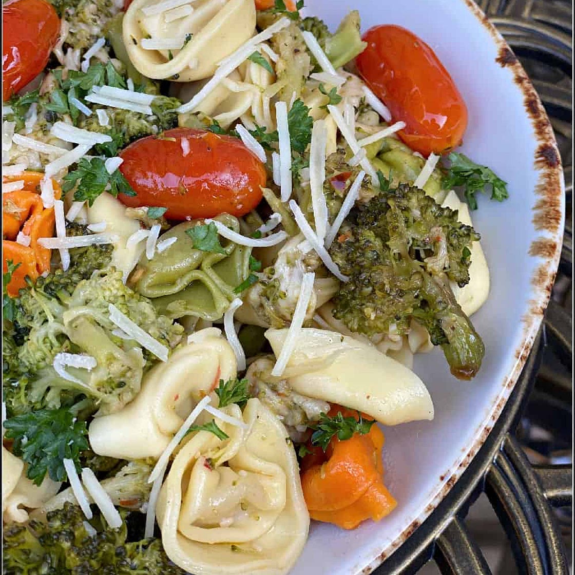 Cheese Tortellini with Broccoli & Tomatoes