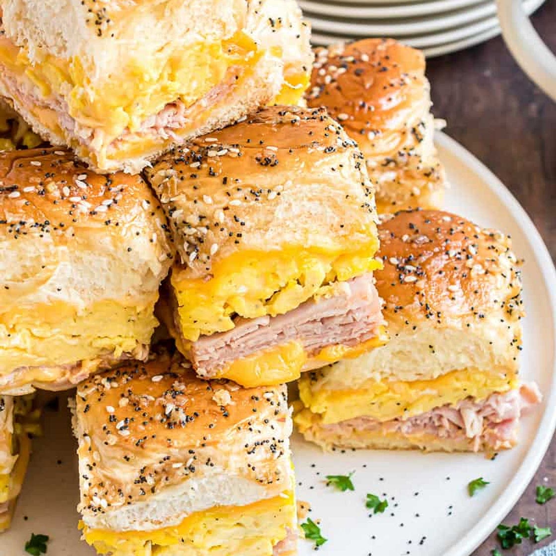 Hawaiian Roll Breakfast Sliders Recipe (Quick & Easy)
