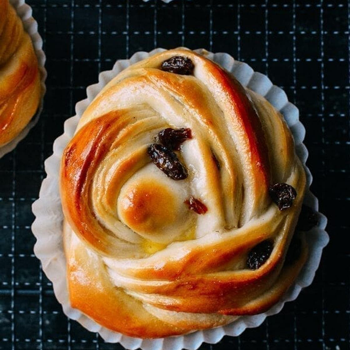 Cinnamon Raisin Buns