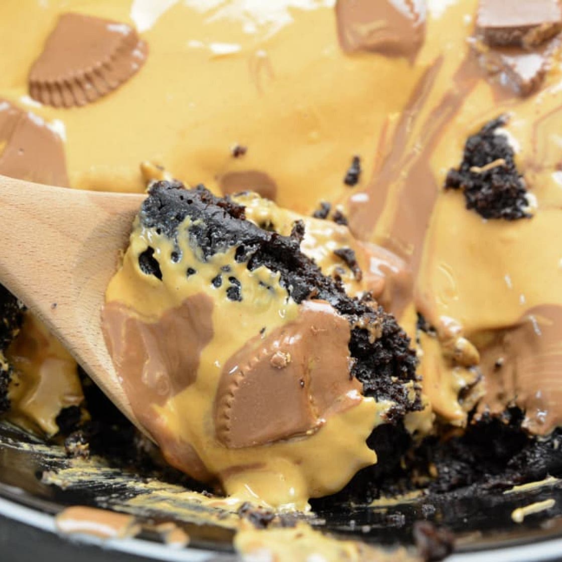 Slow Cooker Reese's Peanut butter and Chocolate Cake