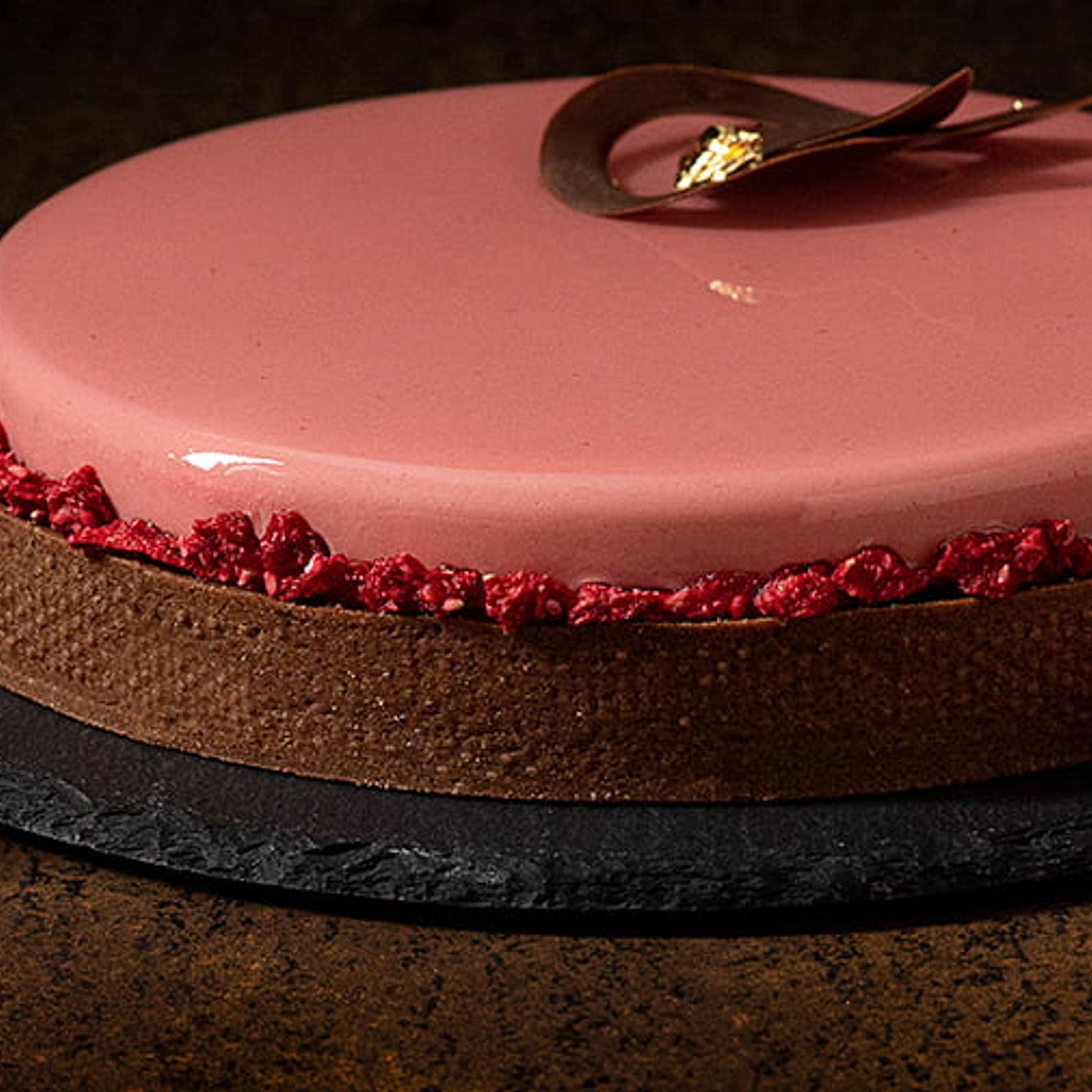 Dark chocolate and raspberries tart