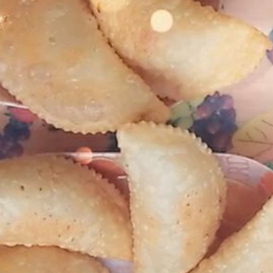 ड्राई फ्रूट्स गुजिया (Dry fruits gujiya recipe in Hindi)