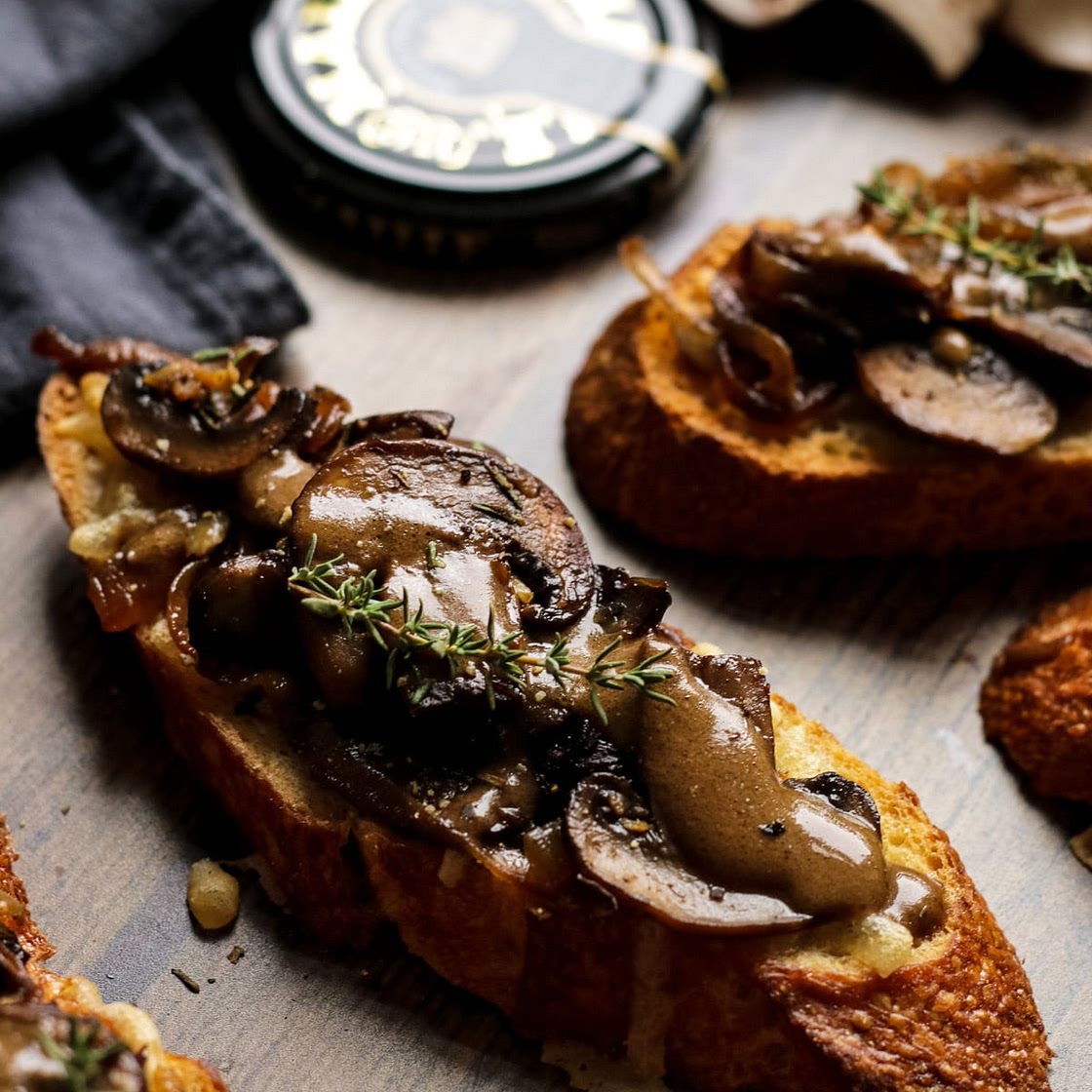 Easy Vegan Mushroom Crostini