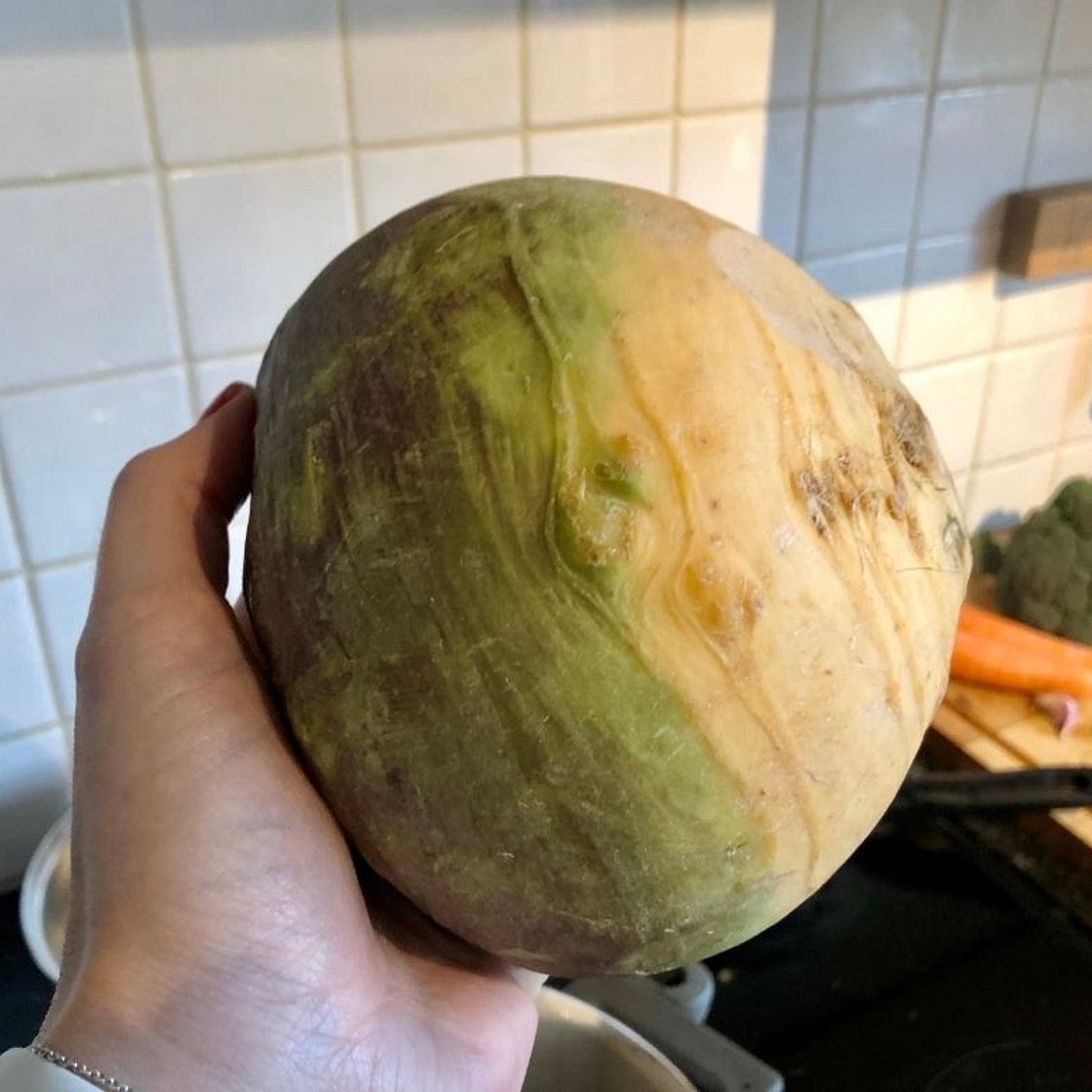 Microwave singing swede