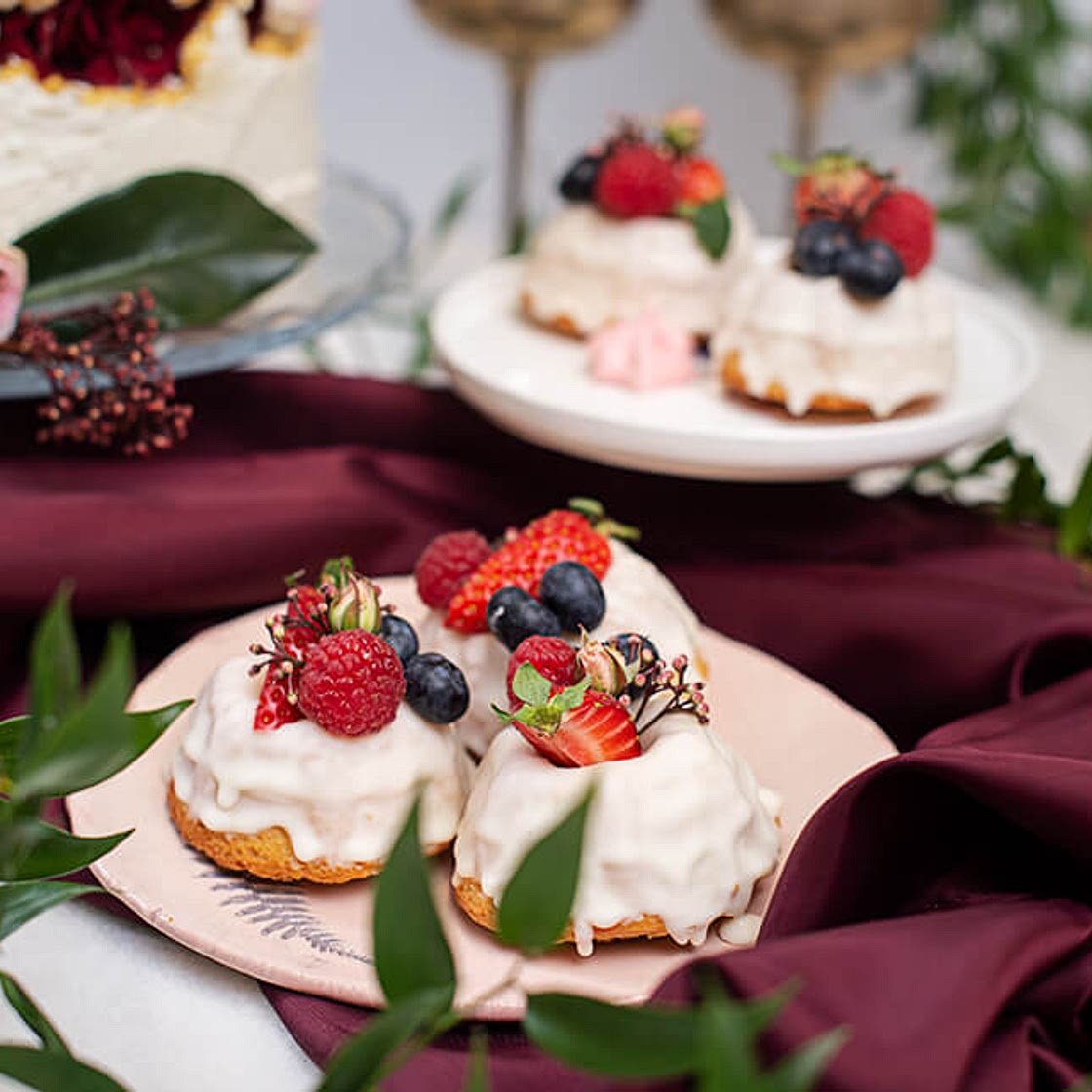 Mini-Sandkuchen mit Zuckerglasur
