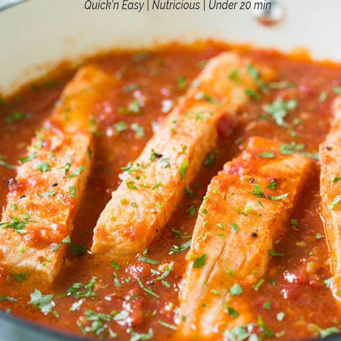 Quick and Easy Garlic Salmon in Tomato Sauce