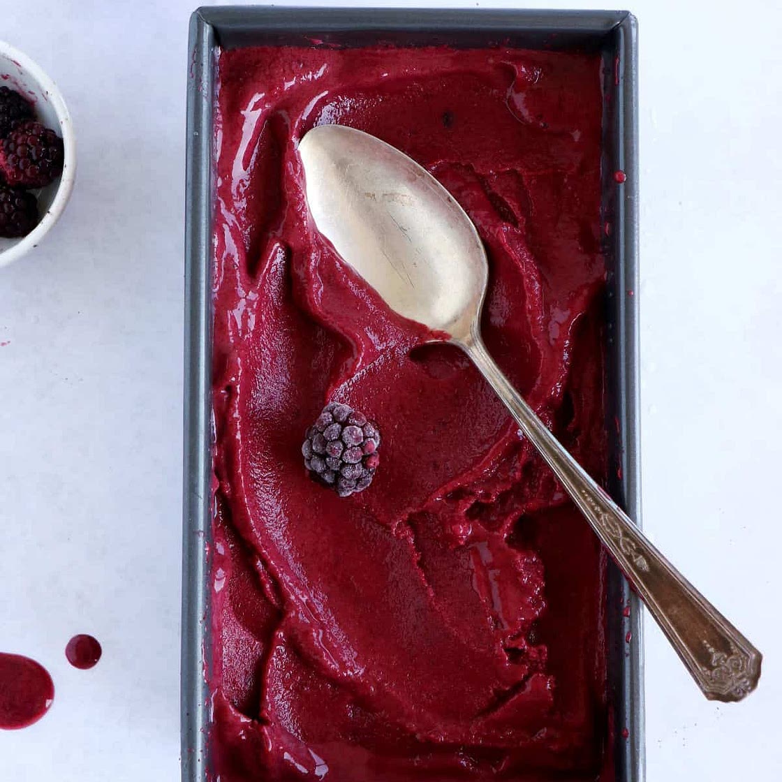 5-Minute Berry Frozen Yogurt (Easy & Healthy)