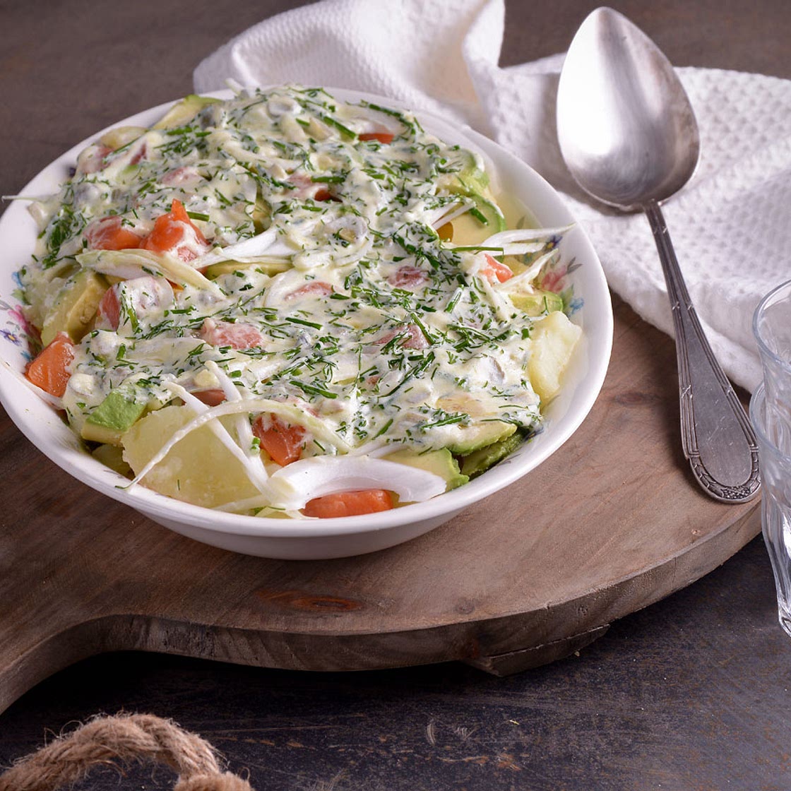 Ensaladilla de aguacate con salmón