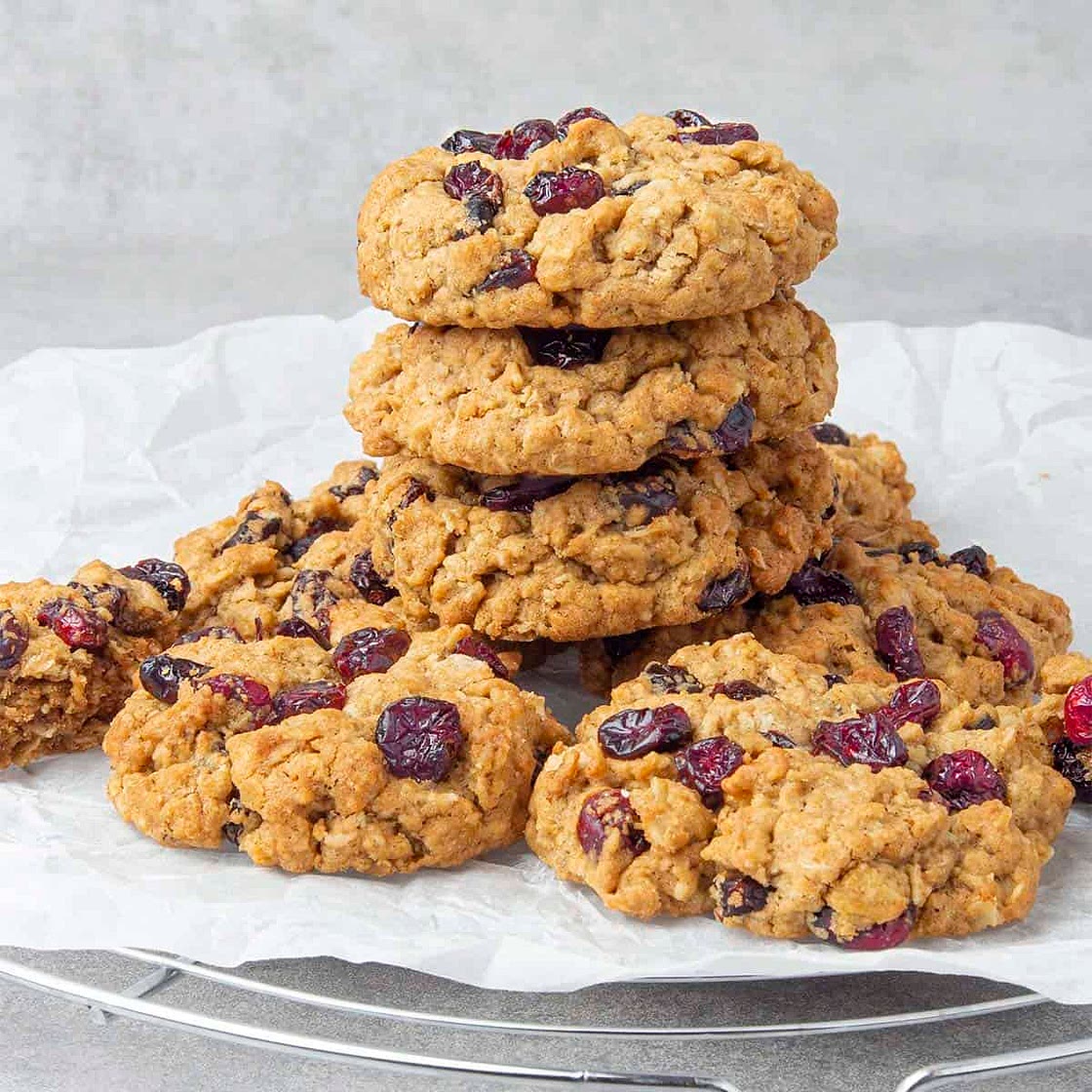 EASY Oatmeal Craisin Cookies