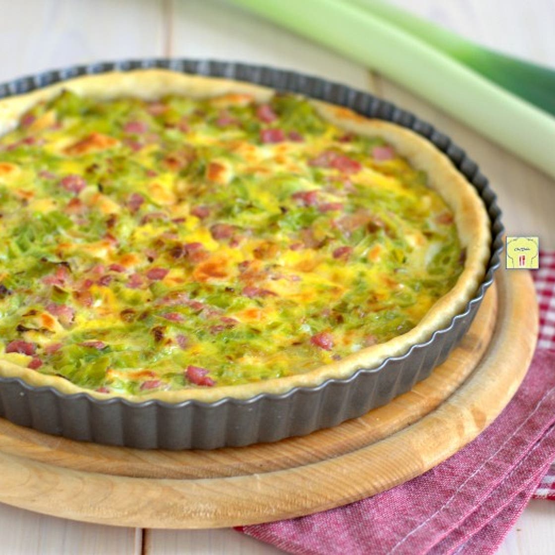 Torta salata porri pancetta e scamorza