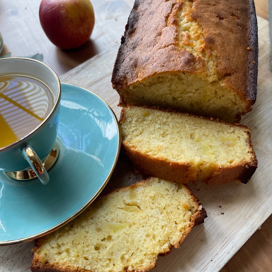 Apple & chamomile tea cake