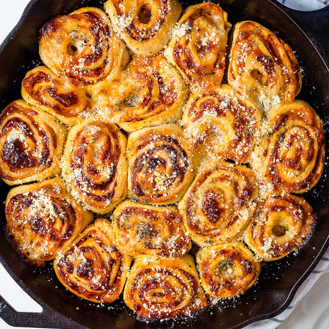 Easy Homemade Pepperoni Pizza Rolls Appetizer