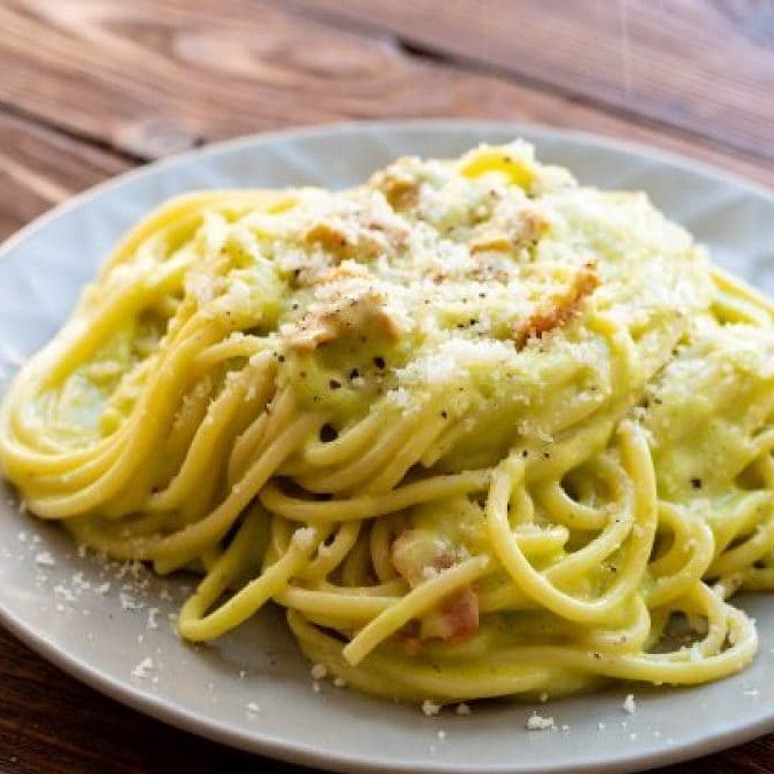Avocado Carbonara: the tasty pasta recipe for carbonara with avocado