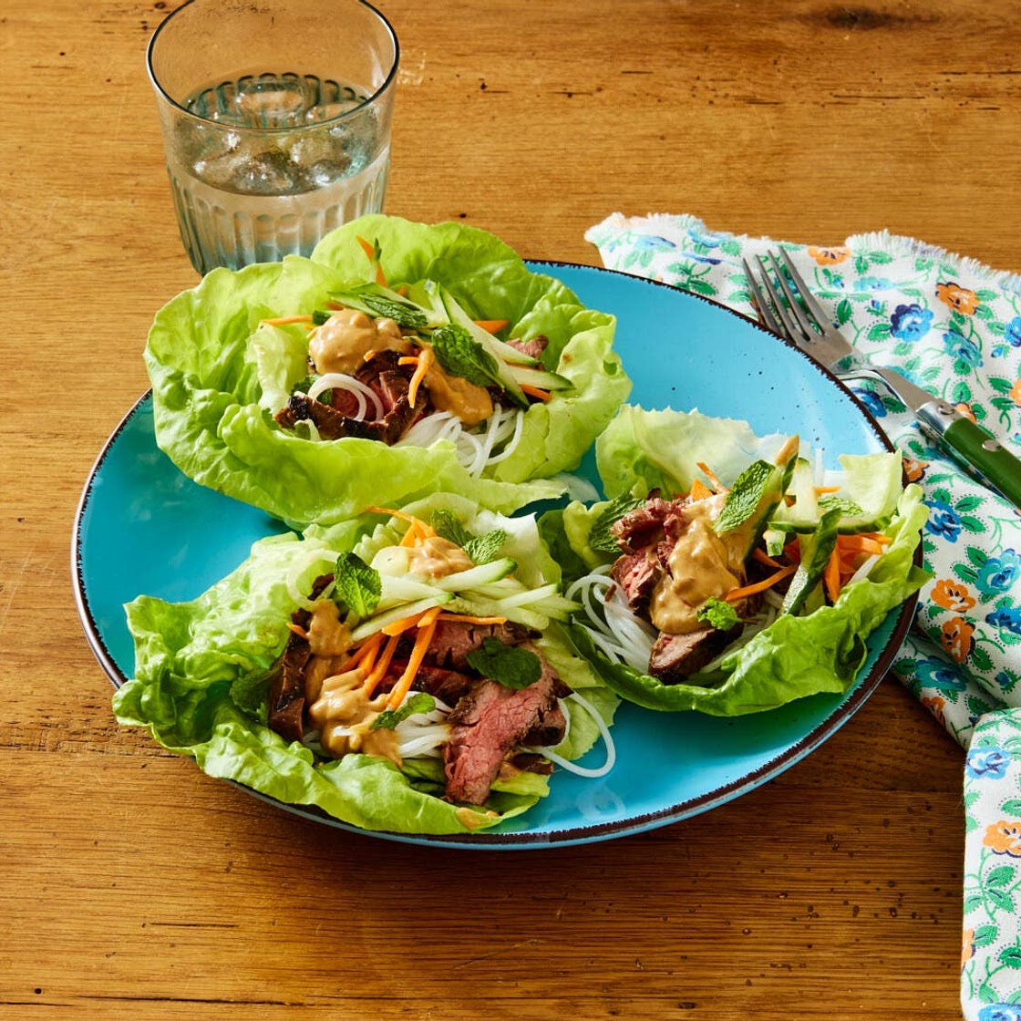Steak Lettuce Wraps with Peanut Sauce
