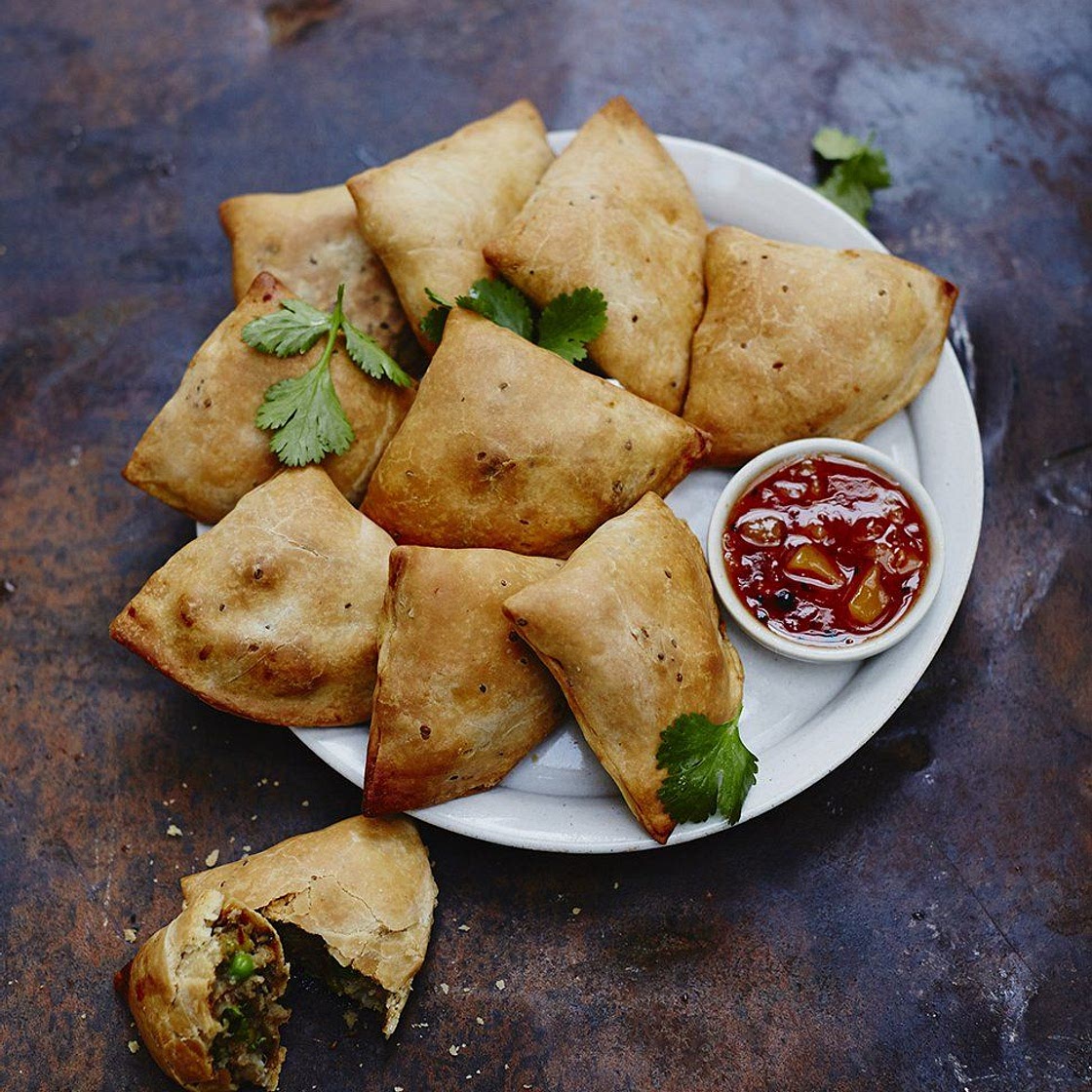 Baked veggie samosas