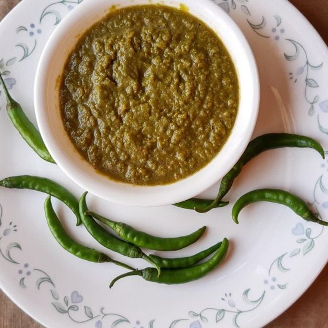 हरी मिर्च की तीखी चटनी (hari mirch ki tikhi chutney recipe in Hindi)