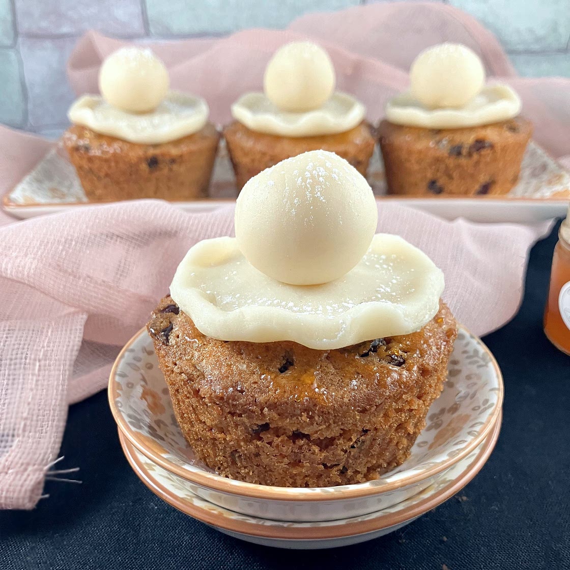 Spelt Mini Simnel Cakes (with cranberries)