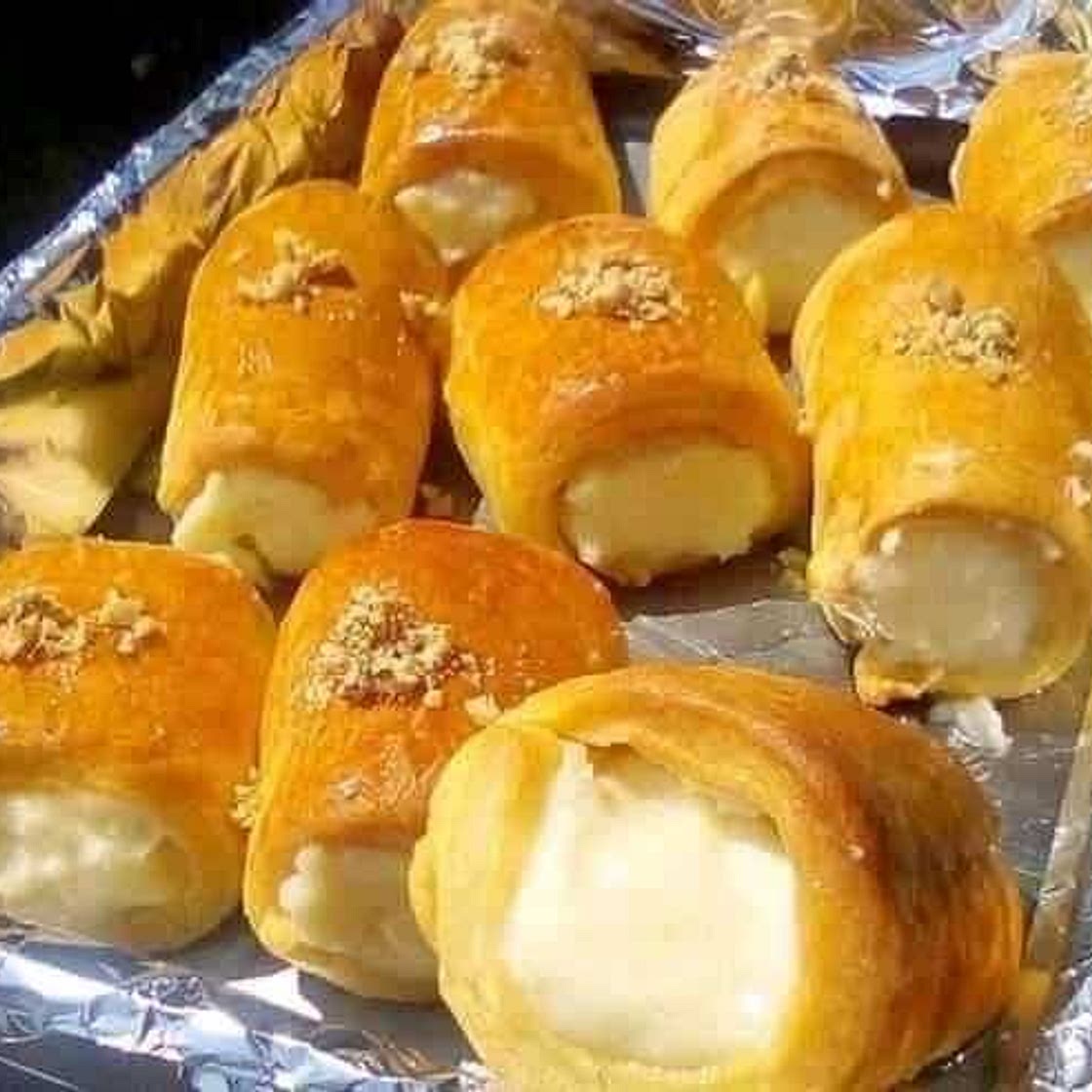 Σιροπιαστά Νηστίσιμα Ρολάκια με Κρέμα