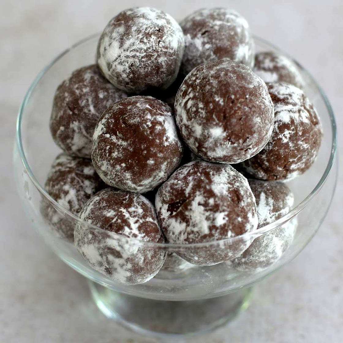 Easy No-Bake Chocolate Coconut Balls
